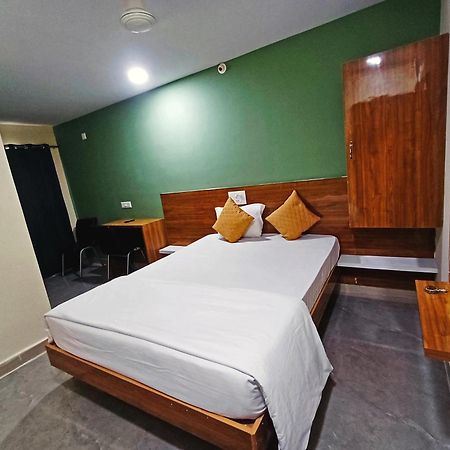 Udupi Deluxe Lodge Gulbarga Гулбарга Екстер'єр фото