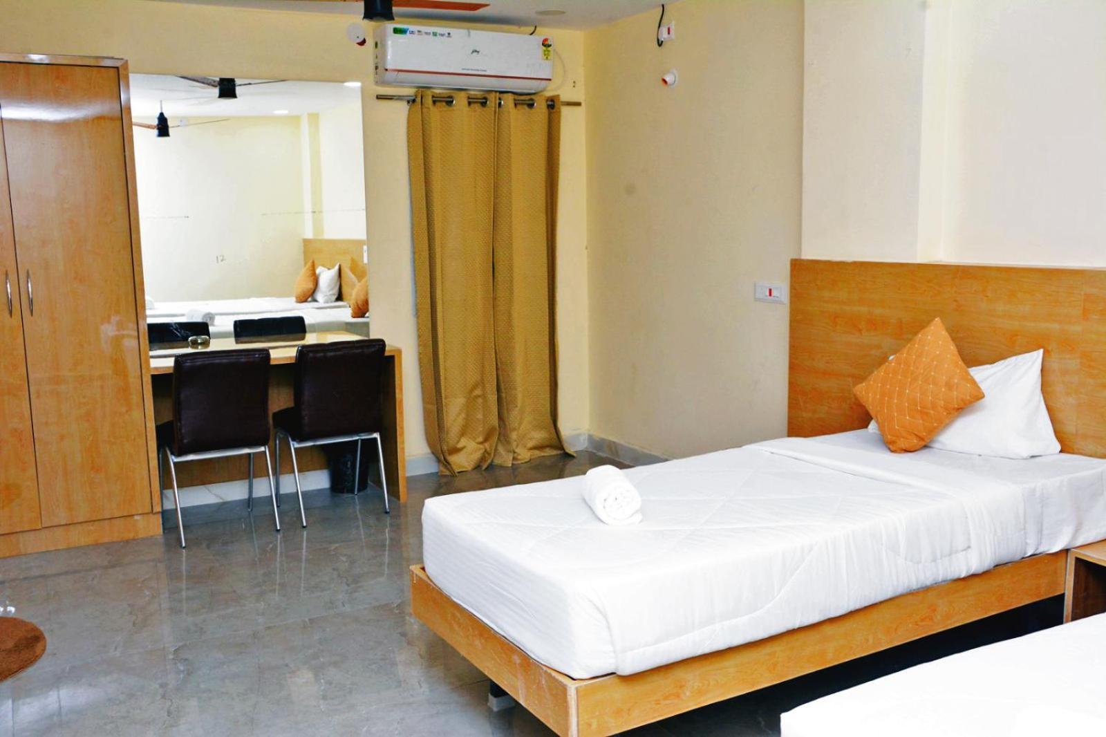 Udupi Deluxe Lodge Gulbarga Гулбарга Екстер'єр фото