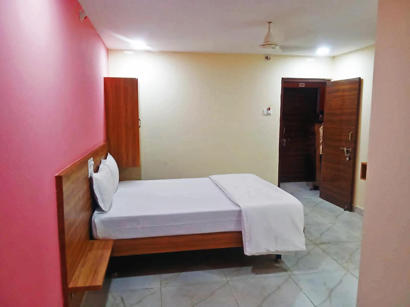 Udupi Deluxe Lodge Gulbarga Гулбарга Екстер'єр фото