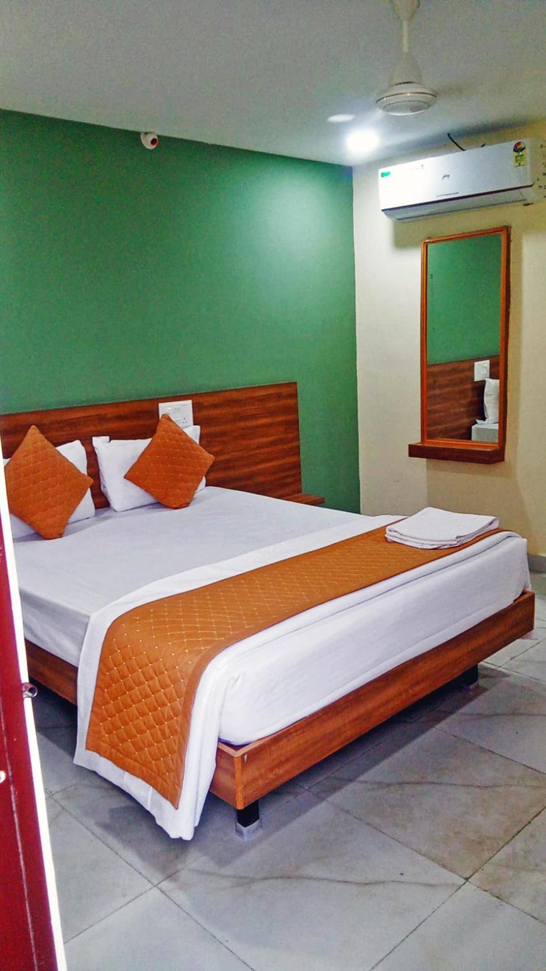 Udupi Deluxe Lodge Gulbarga Гулбарга Екстер'єр фото