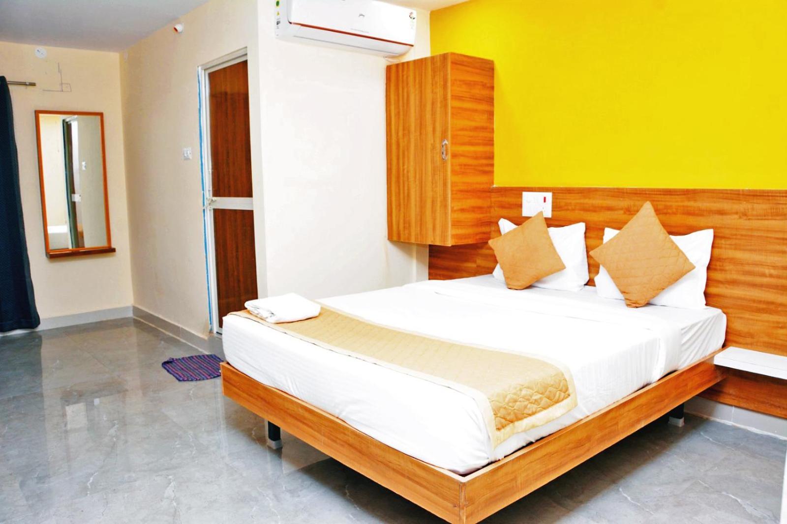 Udupi Deluxe Lodge Gulbarga Гулбарга Екстер'єр фото