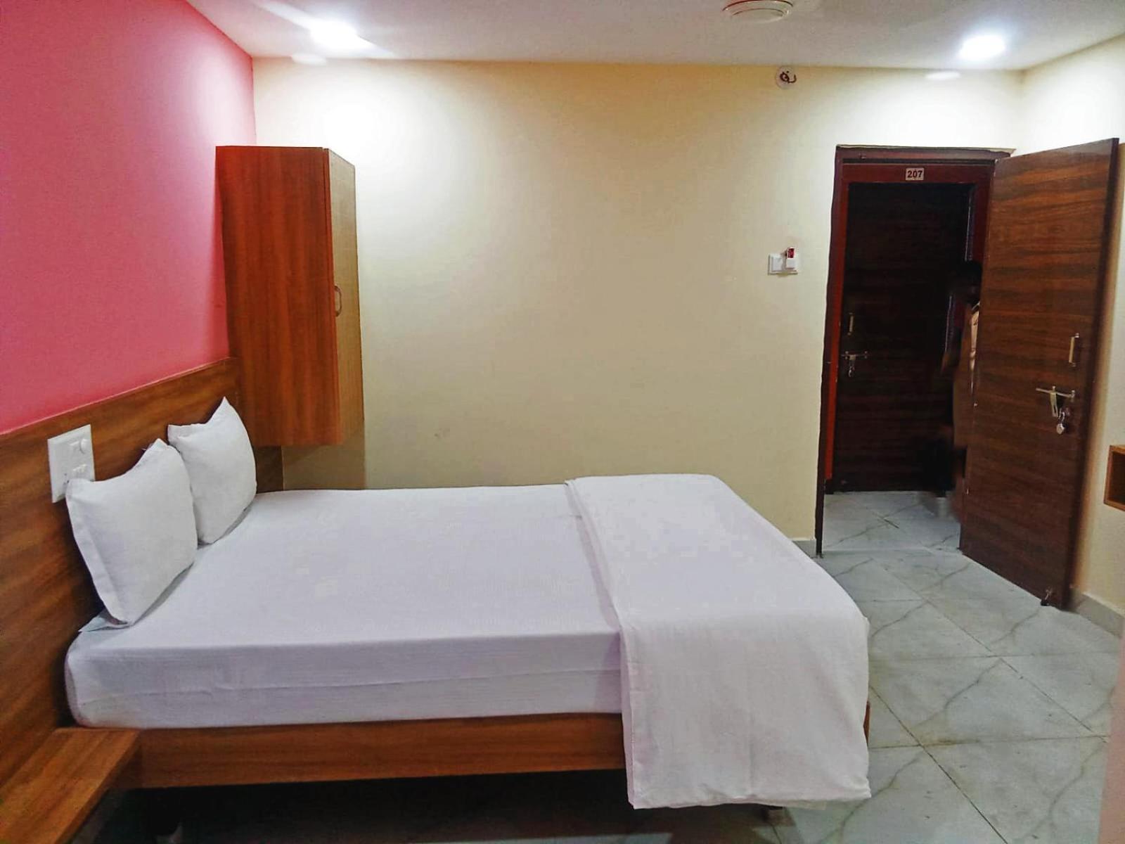 Udupi Deluxe Lodge Gulbarga Гулбарга Екстер'єр фото