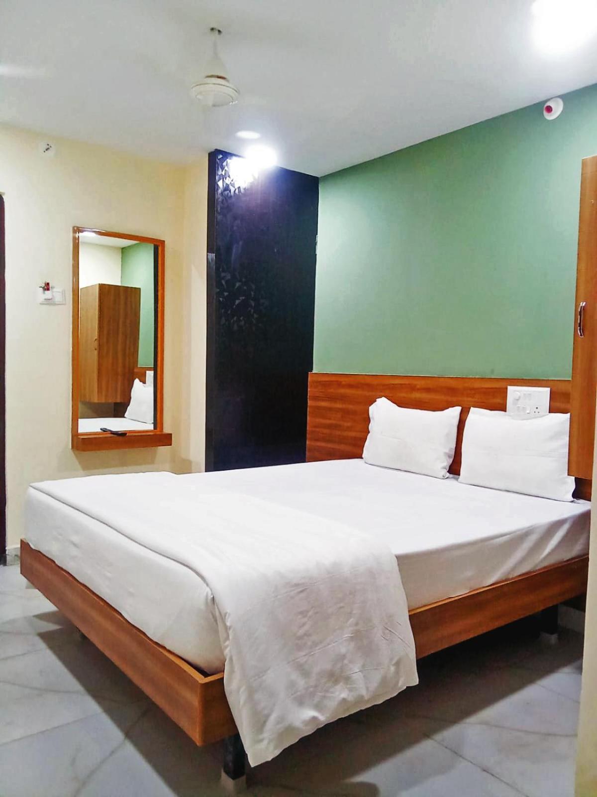 Udupi Deluxe Lodge Gulbarga Гулбарга Екстер'єр фото